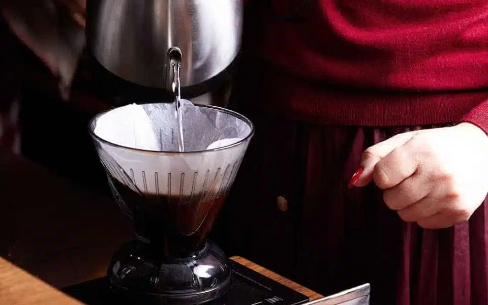 pour over method, making pour over coffee