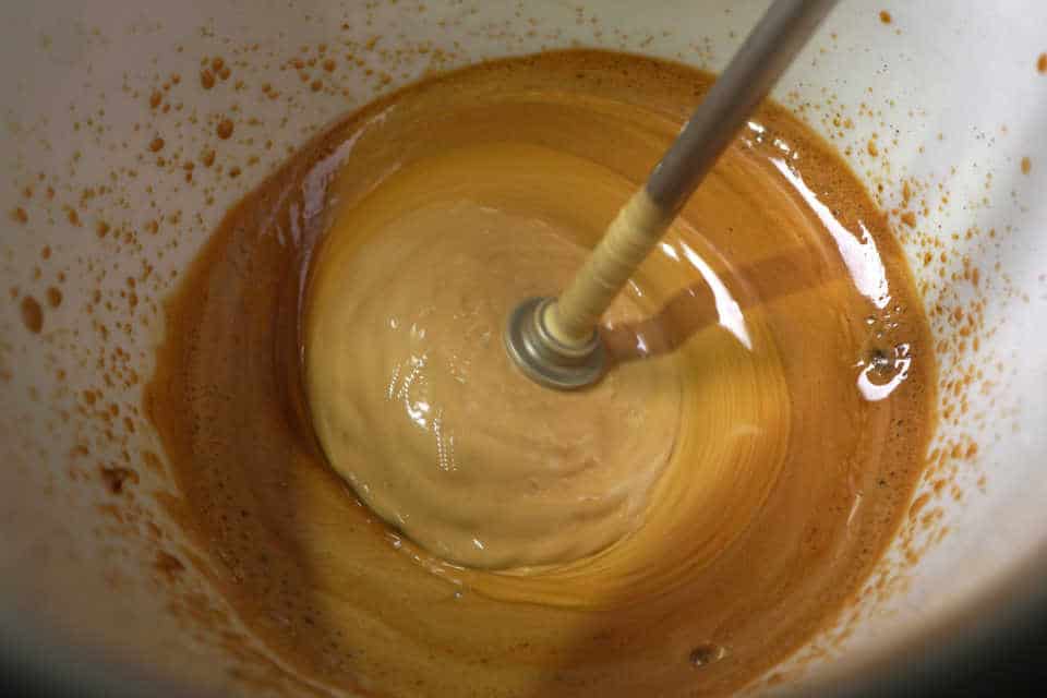 making espuma, coffee froth